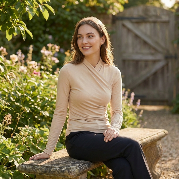 Abigail | Top Ajustado de Mujer de Manga Larga con Cuello Alto Cruzado