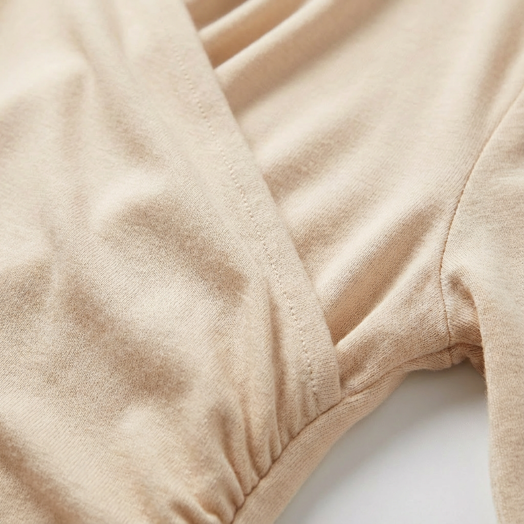 Abigail | Top Ajustado de Mujer de Manga Larga con Cuello Alto Cruzado