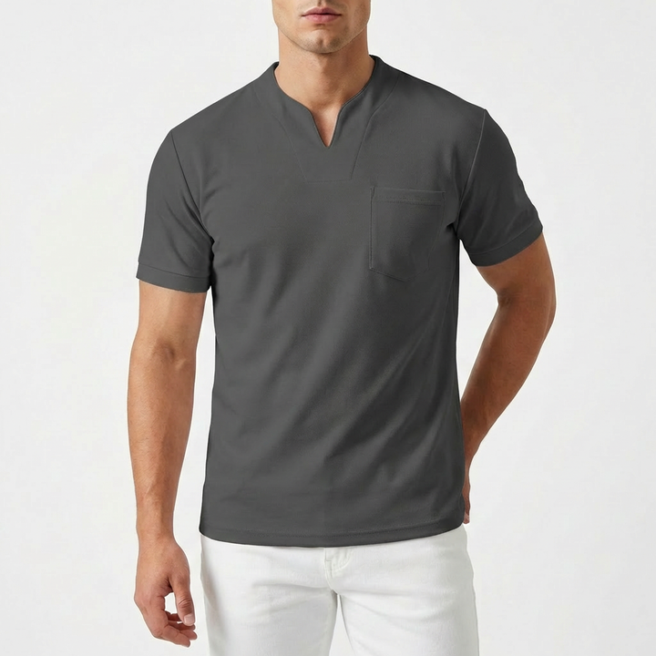 Adrián | Camiseta Cuello Pico con Bolsillo Manga Corta Hombre