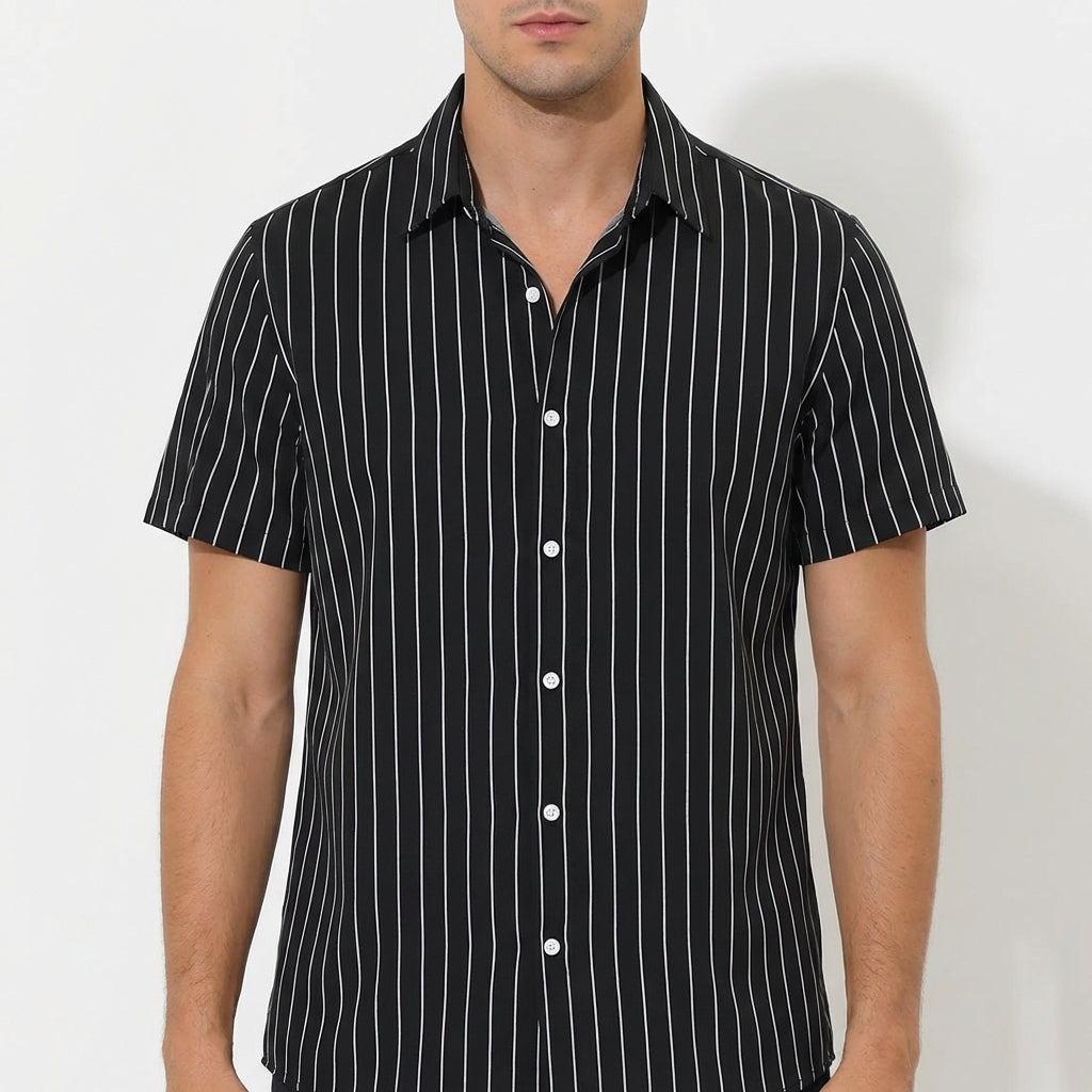 Carlos | Camicia a Maniche Corte da Uomo con Colletto Cubano e Righe Verticali | Informale