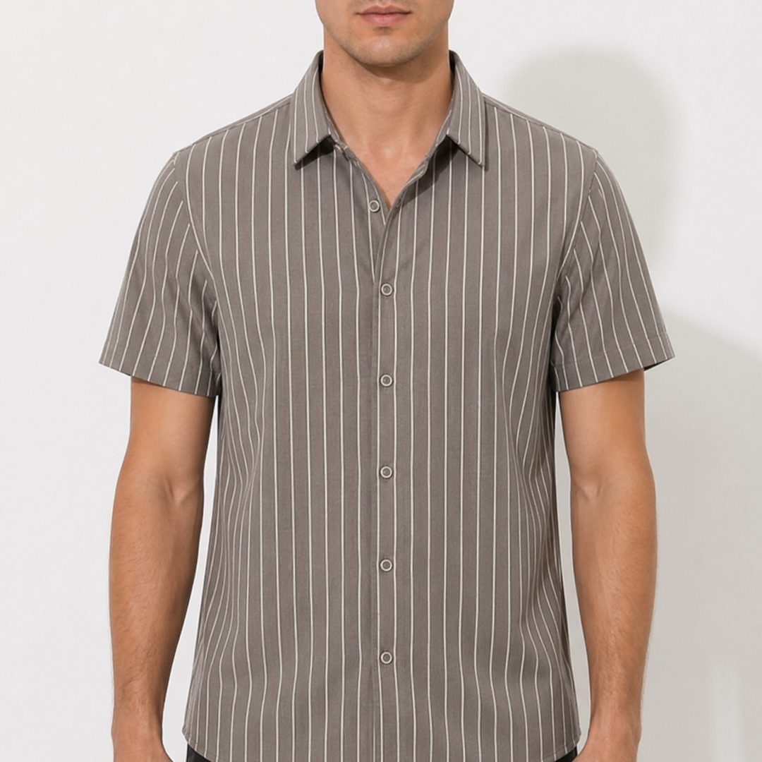 Carlos | Camicia a Maniche Corte da Uomo con Colletto Cubano e Righe Verticali | Informale