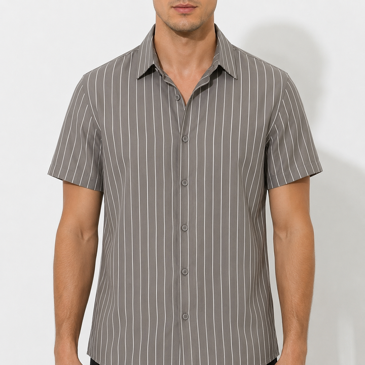 Carlos | Camicia a Maniche Corte da Uomo con Colletto Cubano e Righe Verticali | Informale