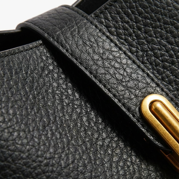 Luna | Borsa Nera a Mano Mini Donna con Chiusura Ovale Dorata e Sagoma Alata | Elegante