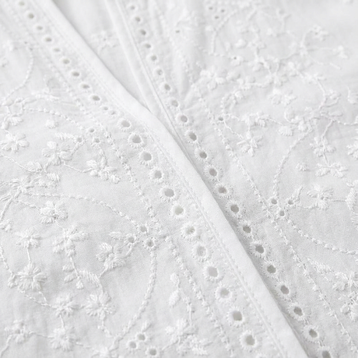 Riley | Blusa bianca ricamata con scollo a V da donna